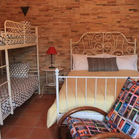 A Casa Da Andorinha * Salir de Matos