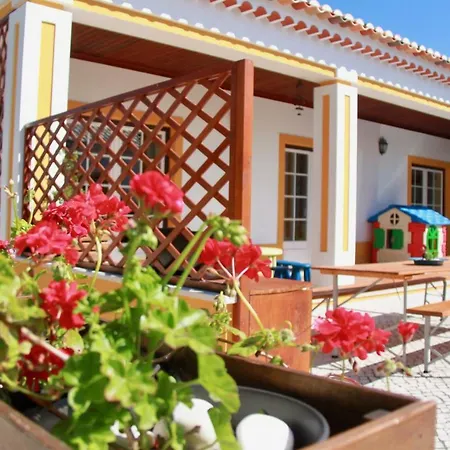 A Casa Da Andorinha Feriehus Salir de Matos